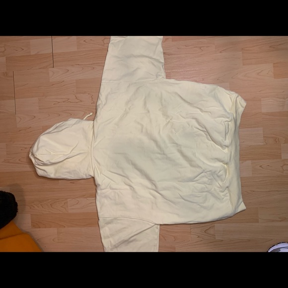 Aritzia - EXTRA FLEECE MEGA HOODIE (butter yellow) - Picture 5 of 11